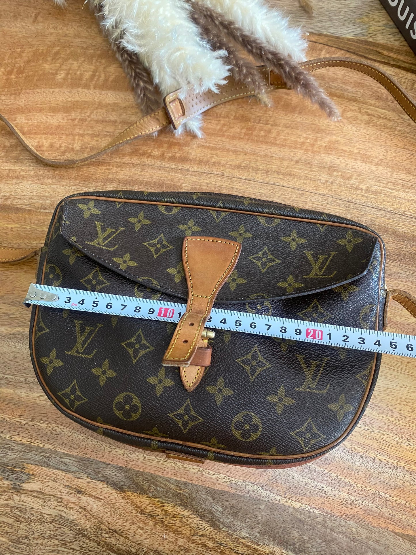 LOUIS VUITTON - JEAUN FILLE SLING