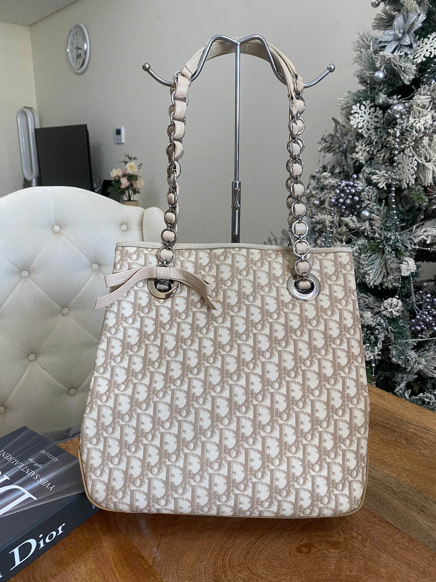 CHRISTIAN DIOR ROMANTIQUE TROTTER BAG IVORY