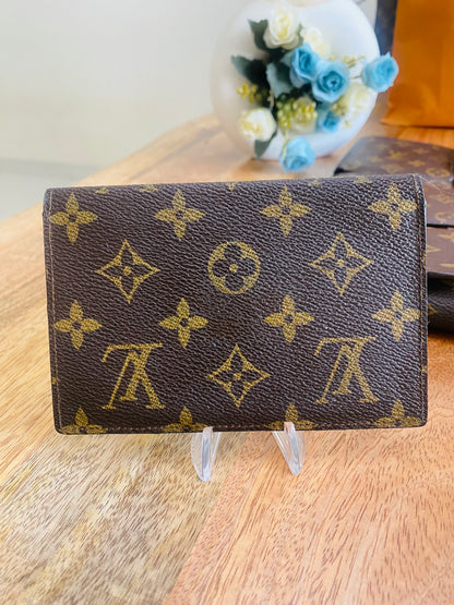 LOUIS VUITTON CARD HOLDER (Envelope type)