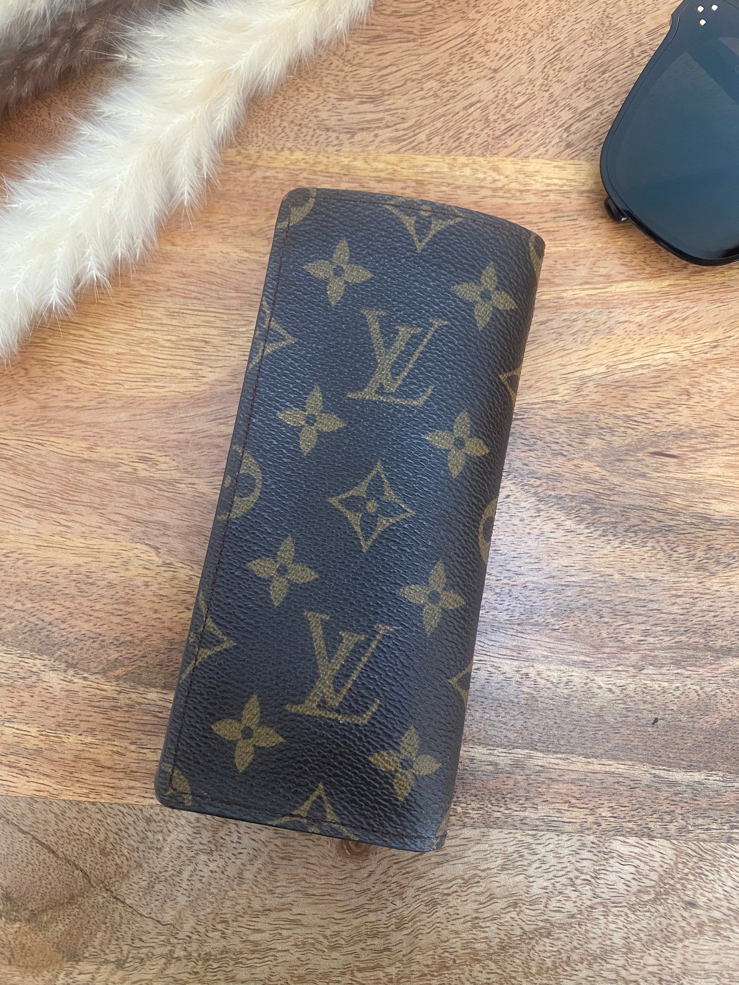 LOUIS VUITTON SUN GLASS CASE