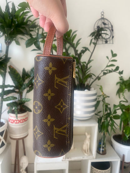 LOUIS VUITTON POUCH