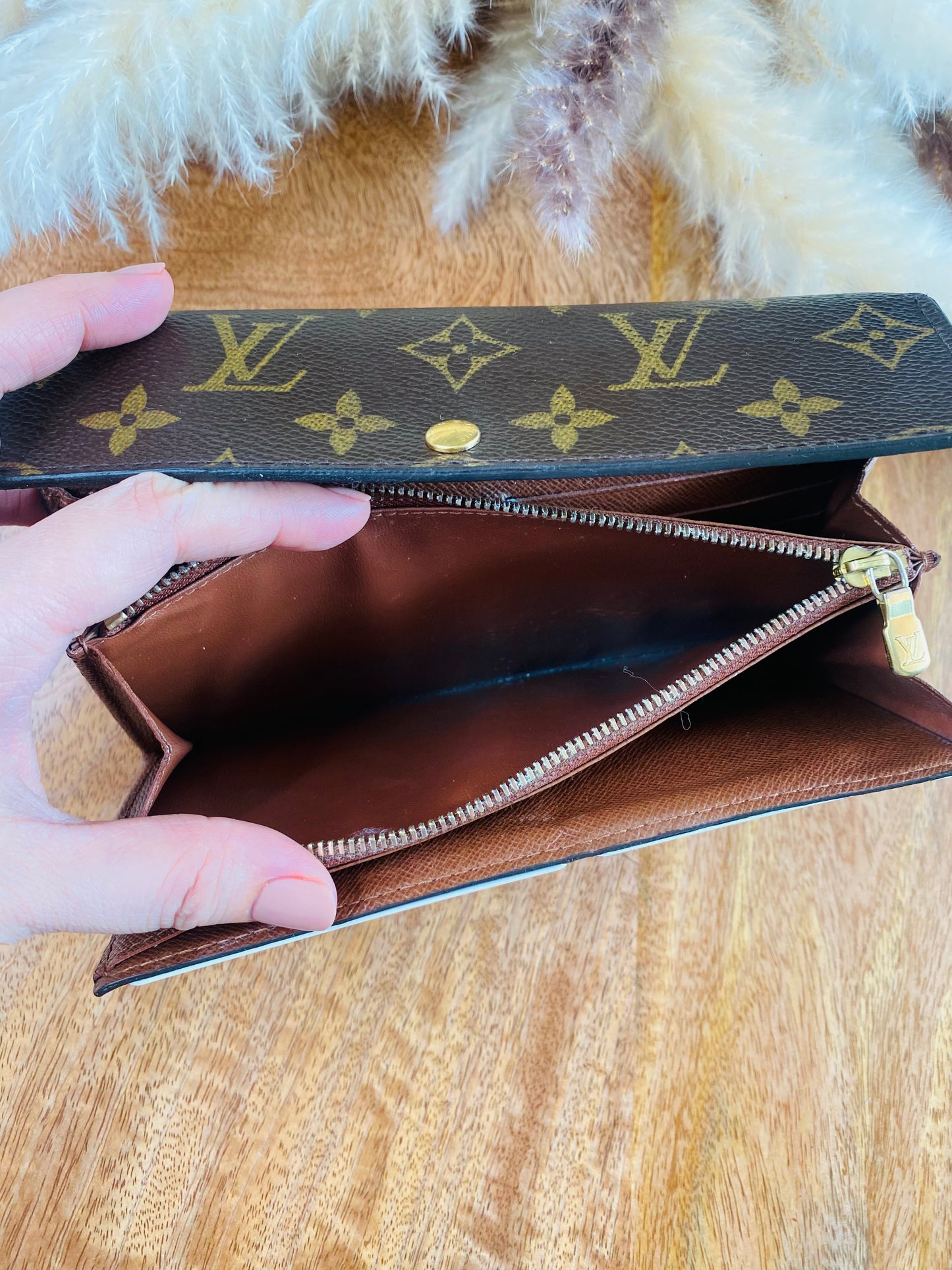 LOUIS VUITTON SARAH WALLET