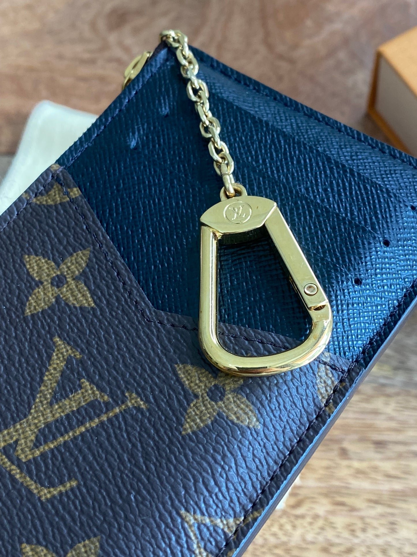 LOUIS VUITTON RECTO VERSO (Card holder)