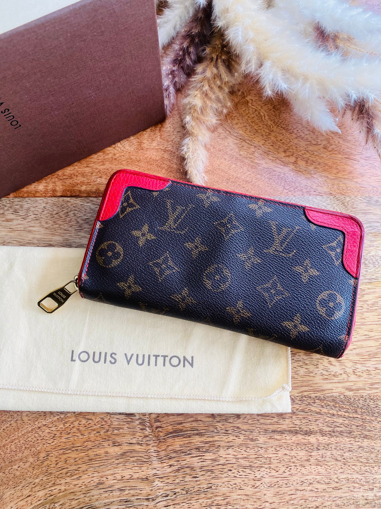 LOUIS VUITTON LONG ZIPPY RETIRO WALLET