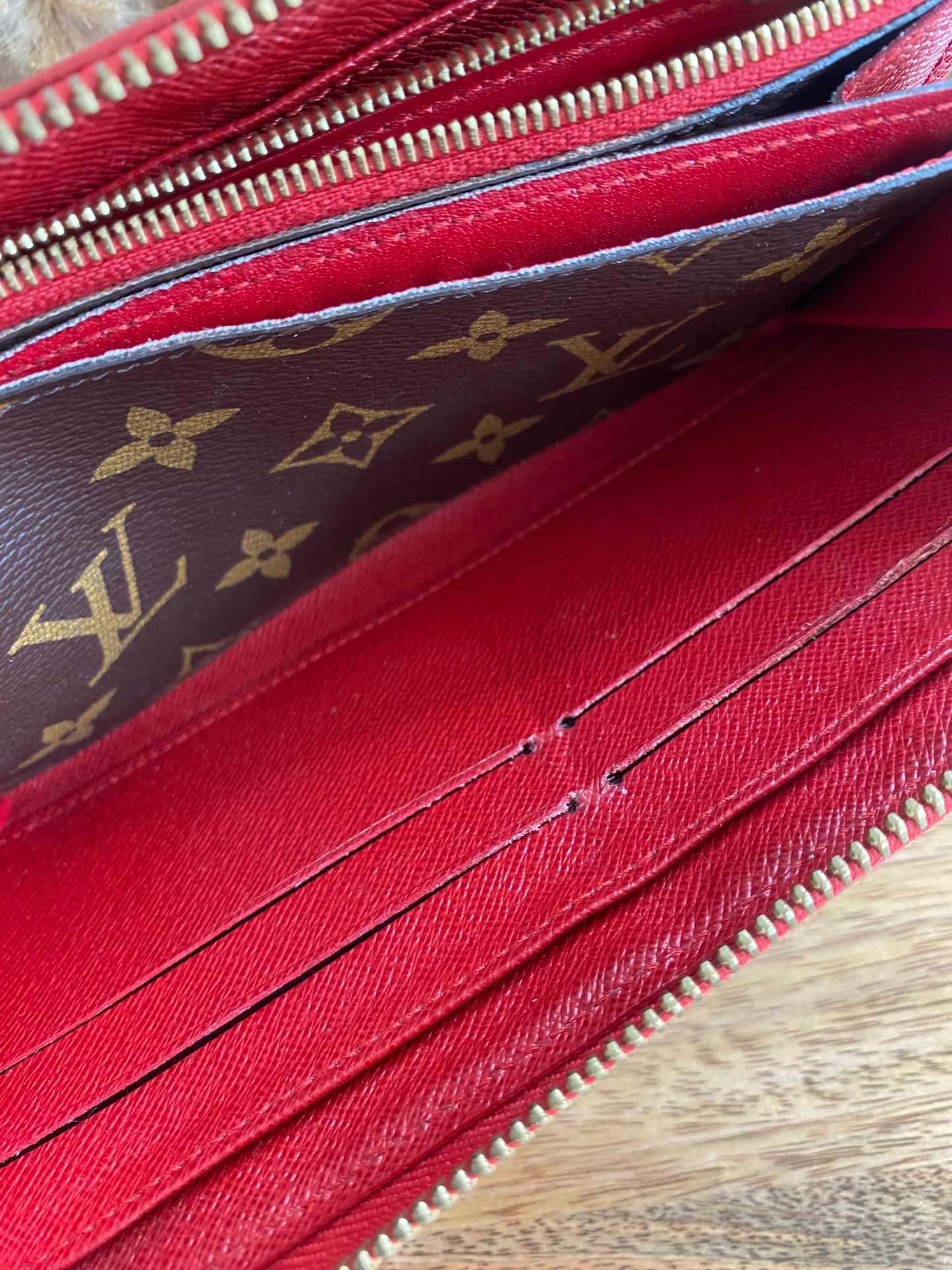 LOUIS VUITTON LONG ZIPPY RETIRO WALLET