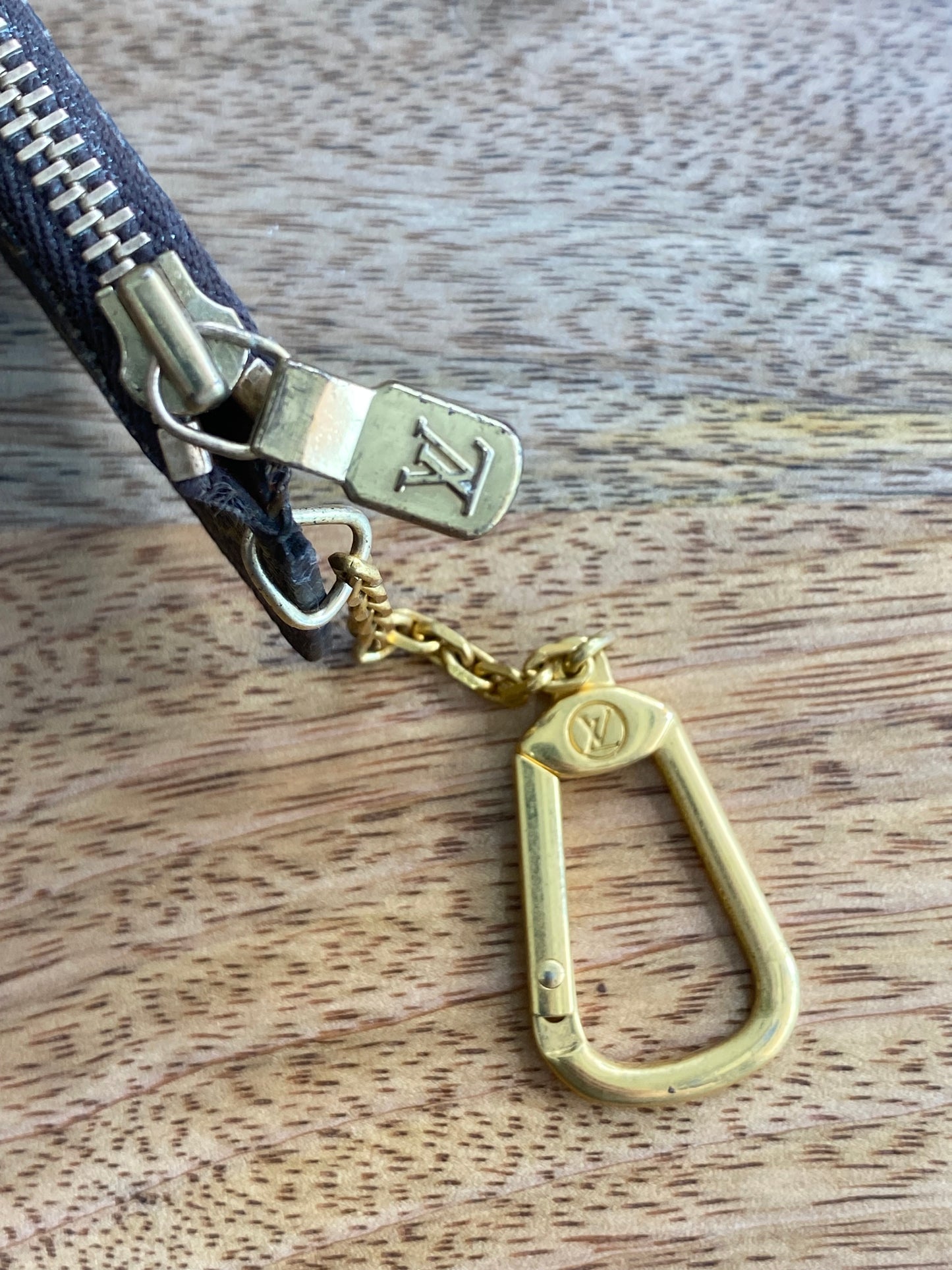 LOUIS VUITTON KEY CLES (Rare piece)