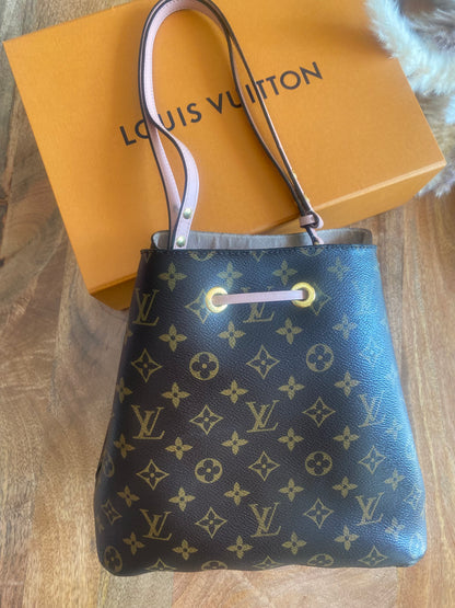 LOUIS VUITTON NEO NOE MM (in Rose Poudre color)