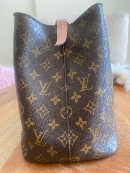 LOUIS VUITTON NEO NOE MM (in Rose Poudre color)