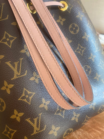 LOUIS VUITTON NEO NOE MM (in Rose Poudre color)