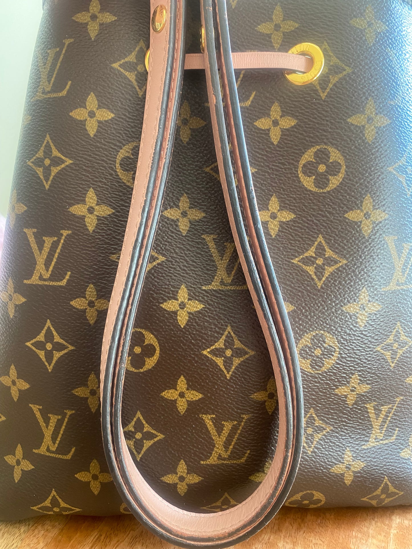 LOUIS VUITTON NEO NOE MM (in Rose Poudre color)