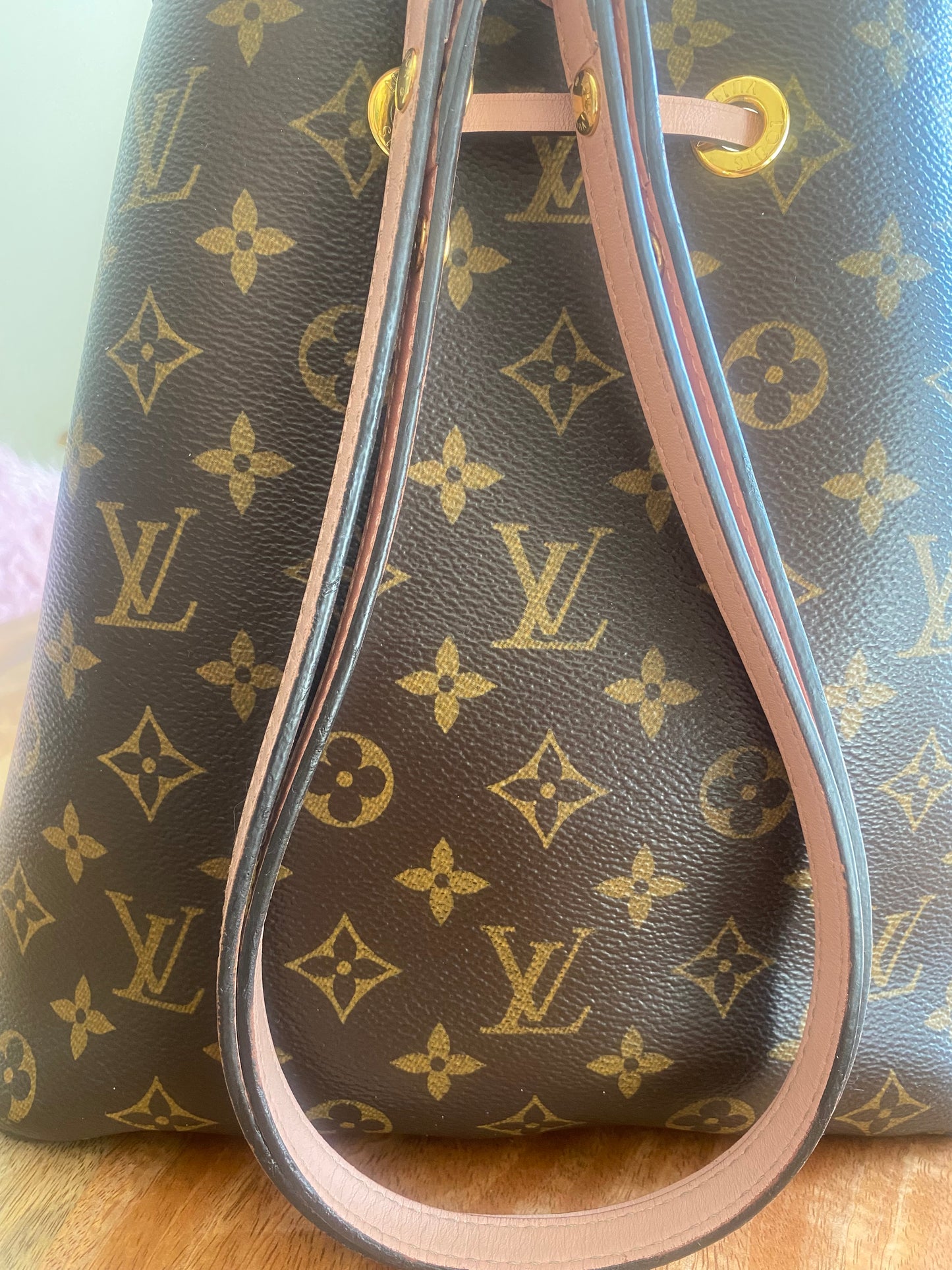 LOUIS VUITTON NEO NOE MM (in Rose Poudre color)