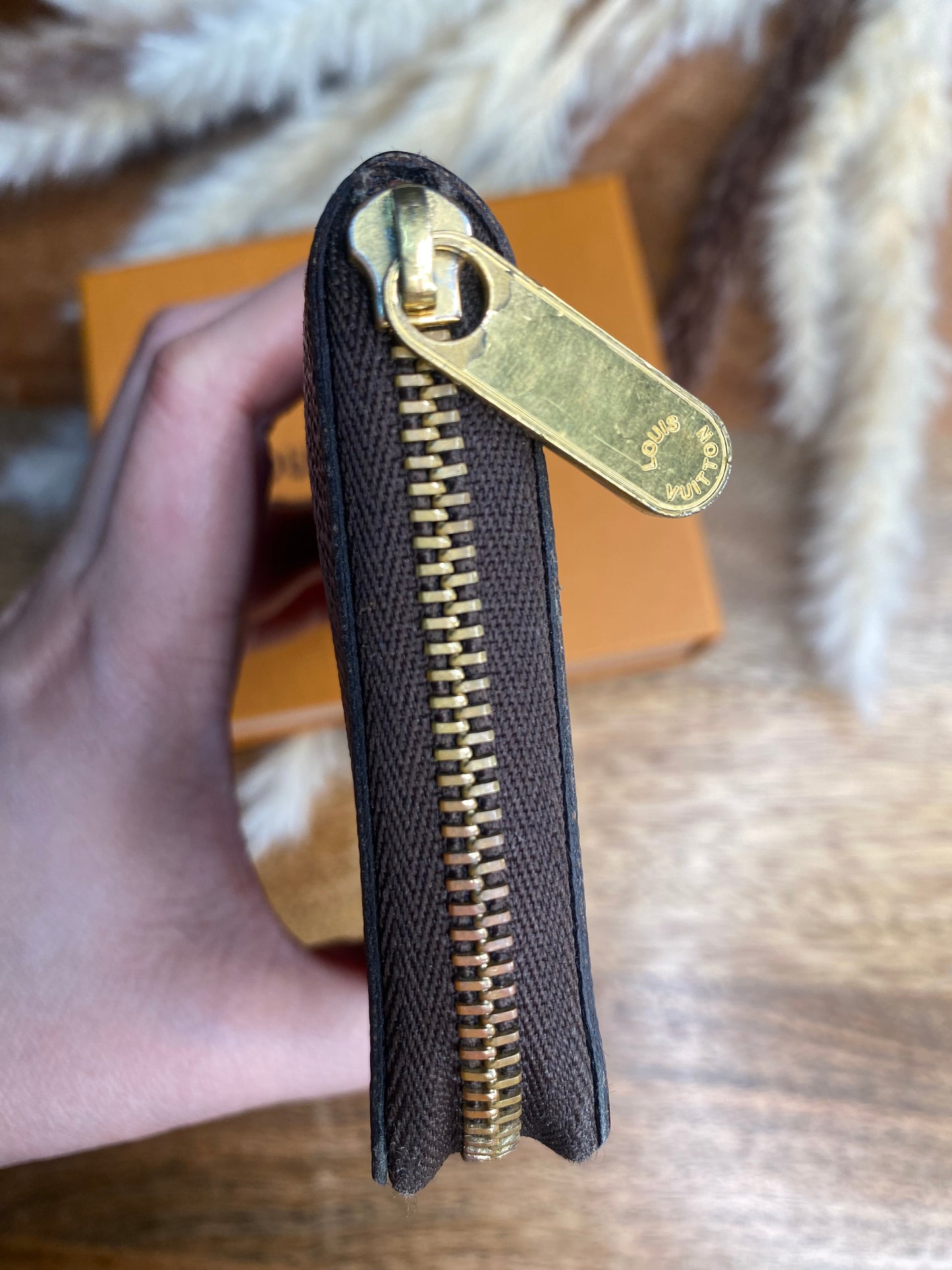 LOUIS VUITTON SHORT ZIPPY WALLET (microchip)