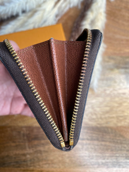 LOUIS VUITTON SHORT ZIPPY WALLET (microchip)