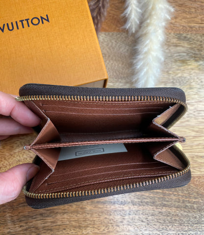 LOUIS VUITTON SHORT ZIPPY WALLET (microchip)