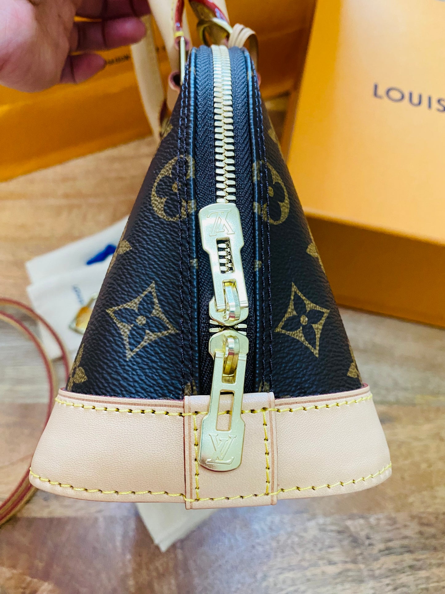 LOUIS VUITTON ALMA BB (Microchip)