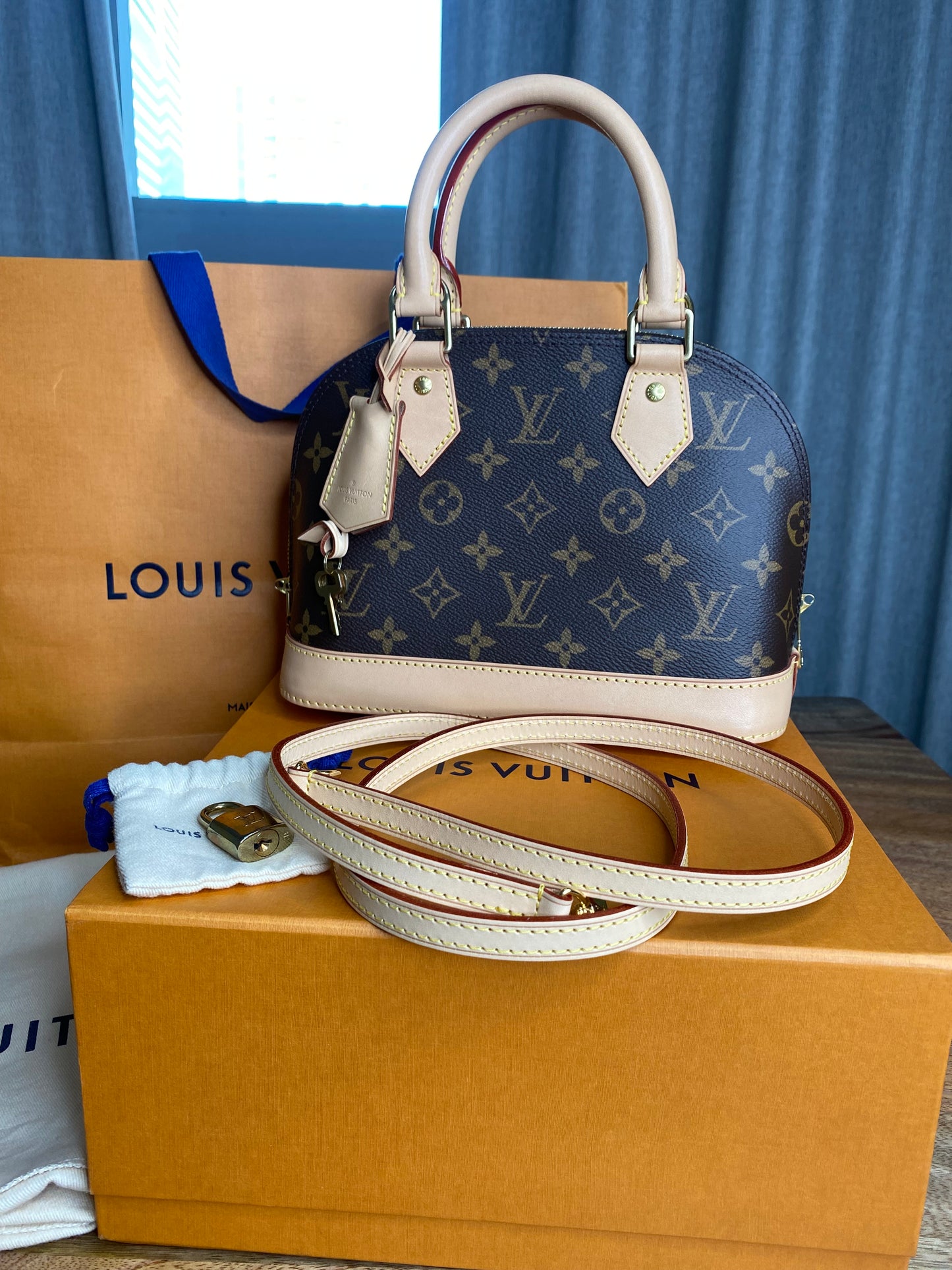 LOUIS VUITTON ALMA BB (Microchip)