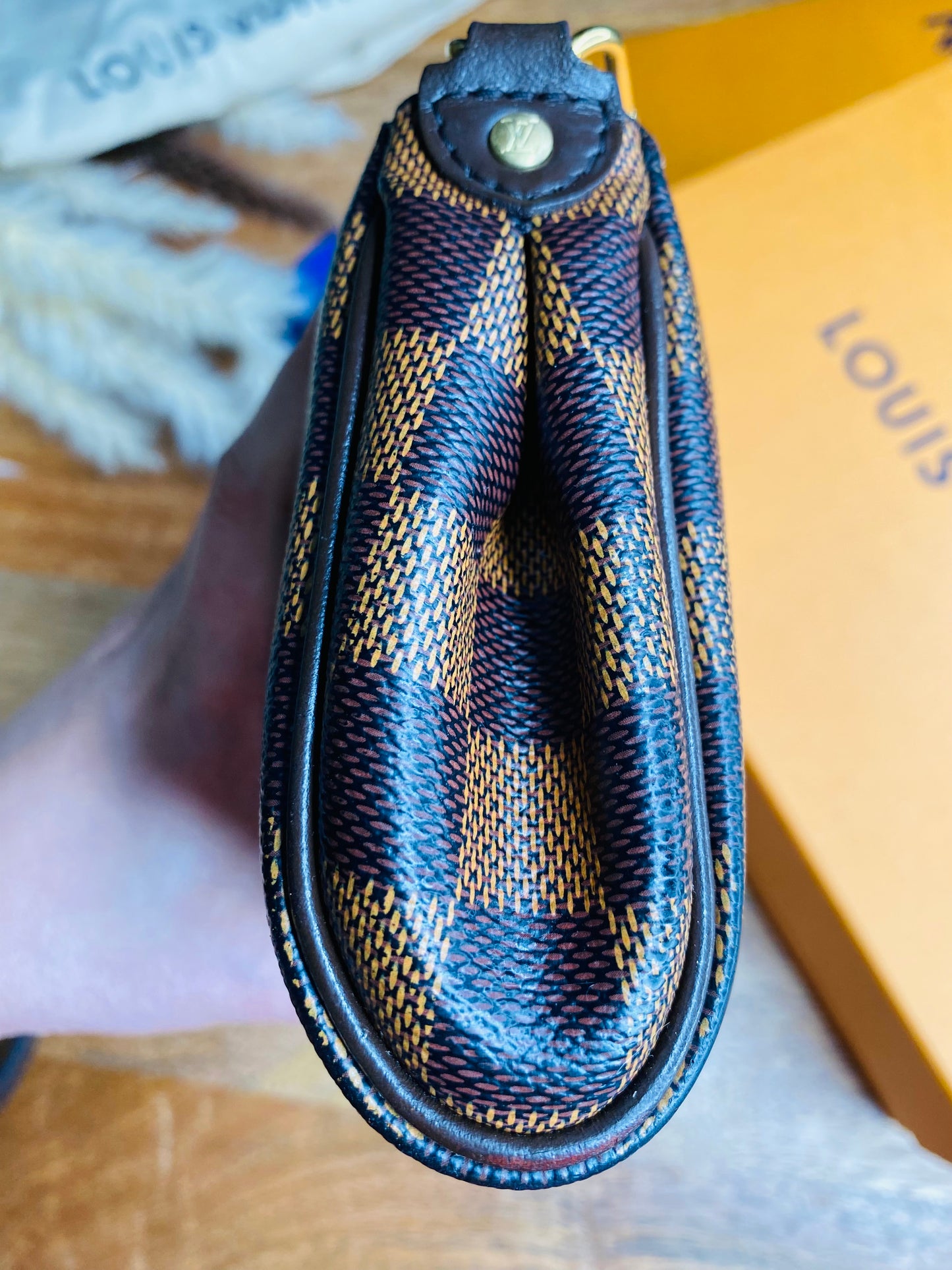 LOUIS VUITTON EVA CLUTCH SLING