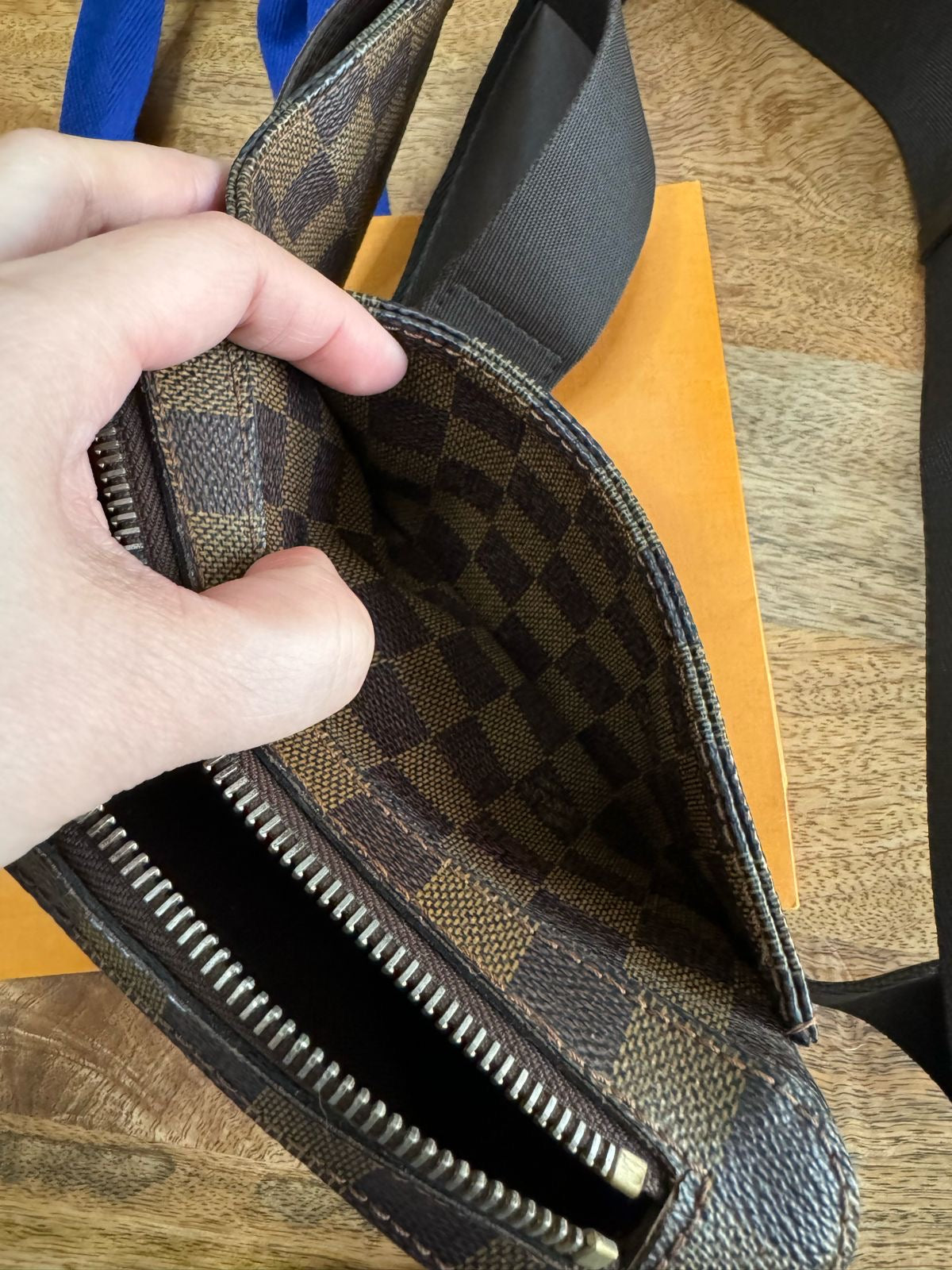 LOUIS VUITTON - GERONIMO in Damier Ebene