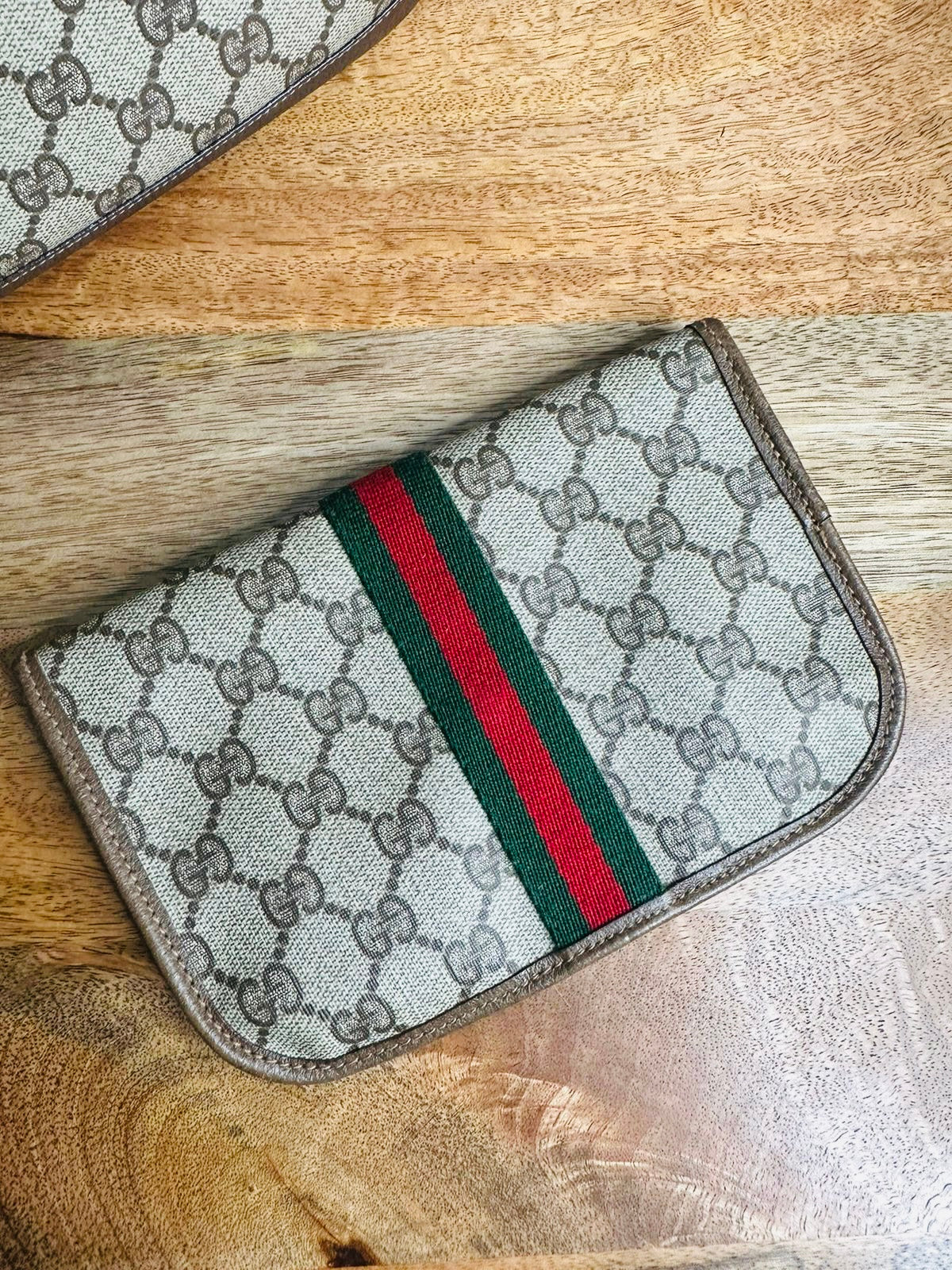 GUCCI SLING + POUCH